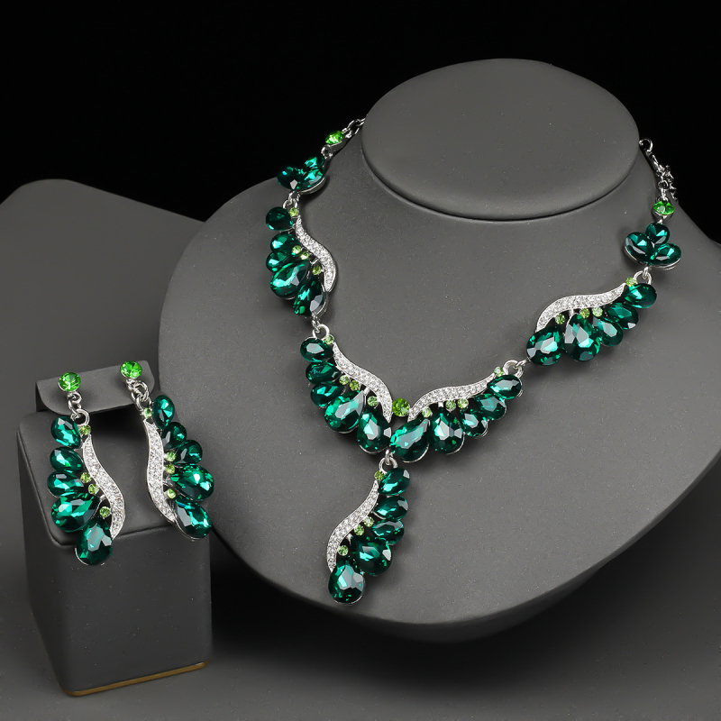 Ékszerszett: nyaklánc és fülbevaló, ötvözet, mesterséges kristály medál, O-formájú lánc, állatmotívum