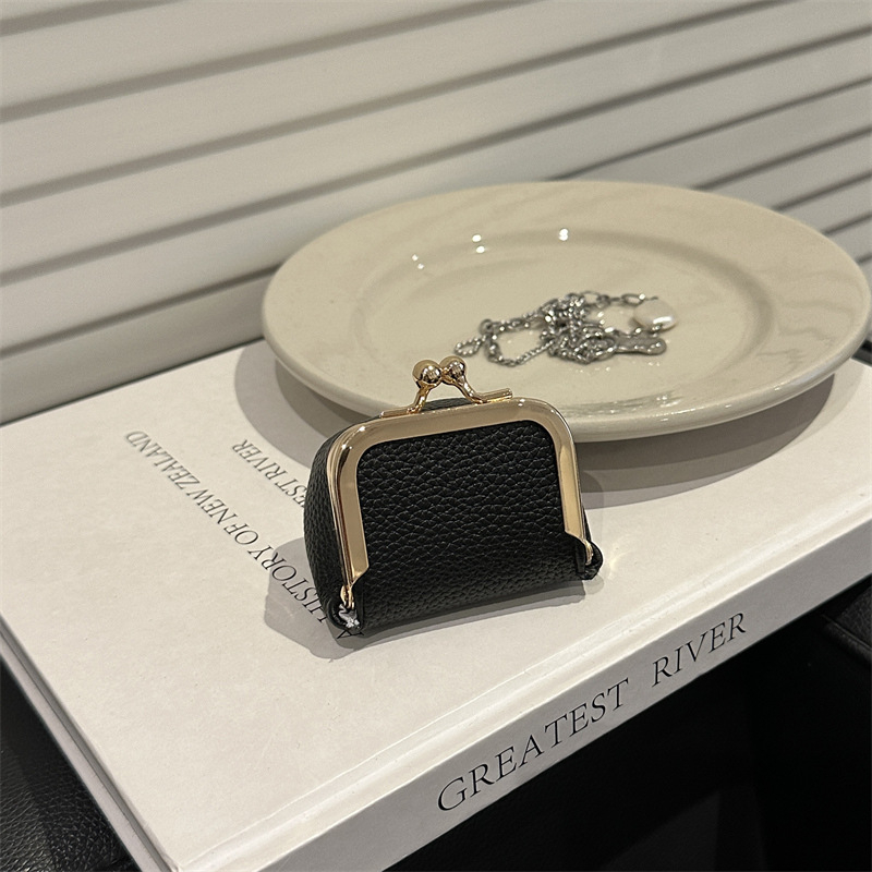 PU ādas kompakta juvelierizstrādājumu soma — svaigs un salds stils, horizontāla kvadrāta forma, sprādzes aizdare, poliestera oderde