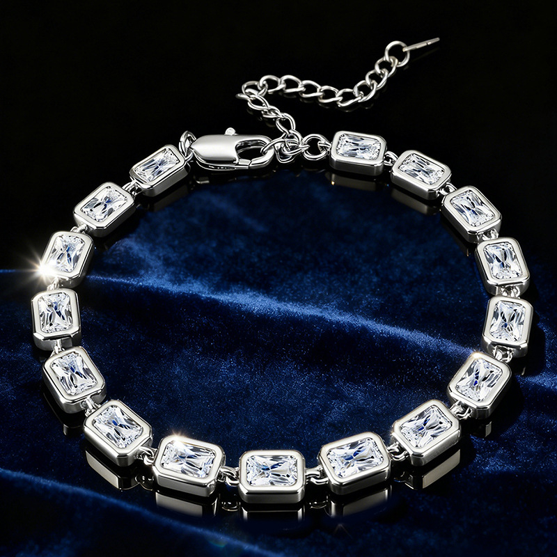 Гривна Blueone, геометричен дизайн, медна основа с циркони вградени, електроплакиране, Зимна колекция 2025