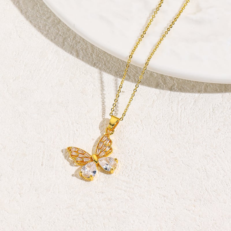 Réz fülbevaló és nyaklánc készlet O-gyűrű lánccal, medál vegyes kövekkel, motívum pillangó/insekt