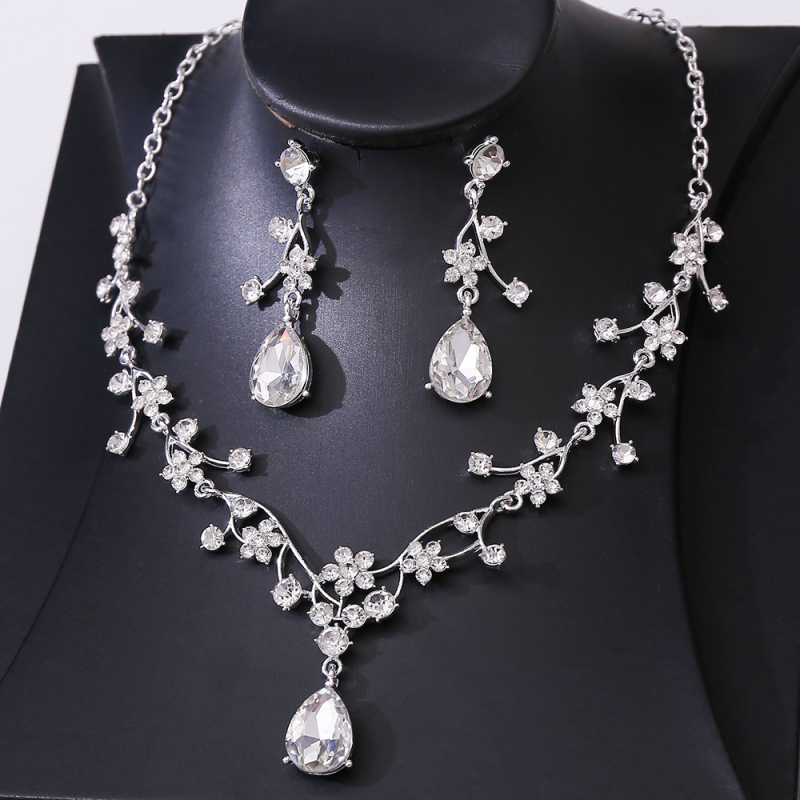 Set ogrlice i naušnica — cvjetni oblik s rhinestones, križni lanac, rhinestone privjesak, Zima 2024, osobni stil