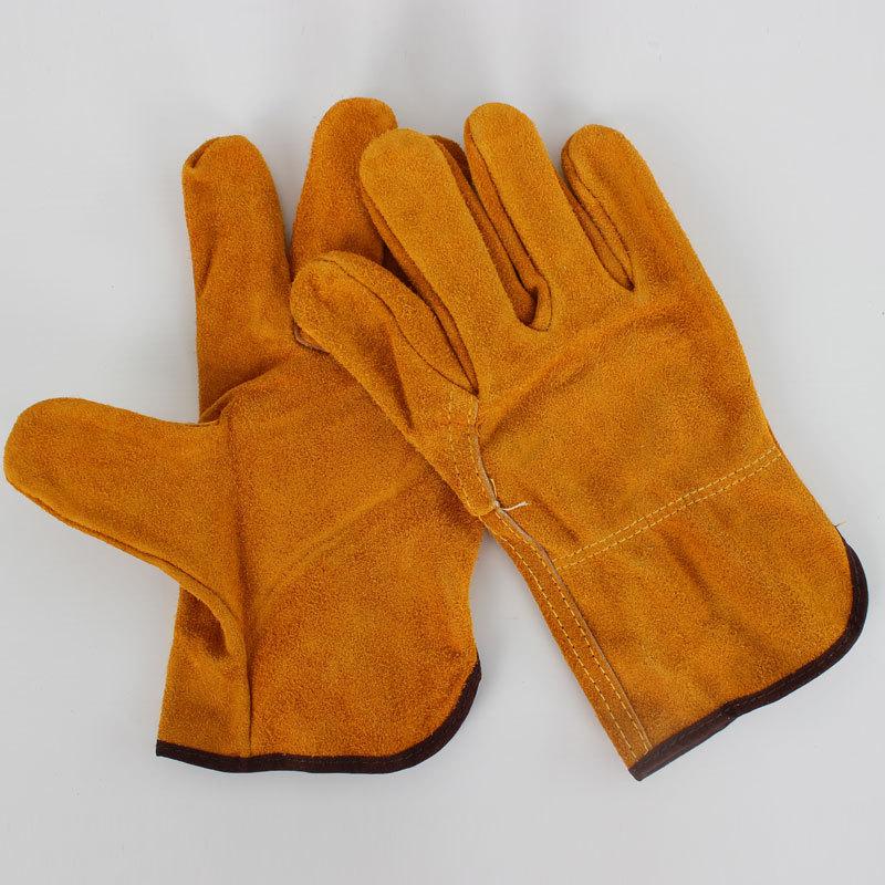 Metināšanas cimdi īsa garuma, no pilnas govs ādas, divslāņaini, ar siltumizolāciju, izturīgi pret augstām temperatūrām