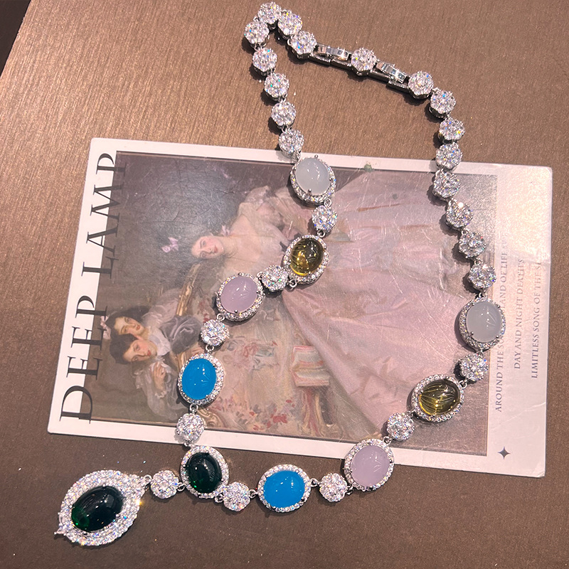 Bakreni set nakita — VIVENTE, elektroplatirano, ogrlica + naušnice + ručni dodaci, retro stil