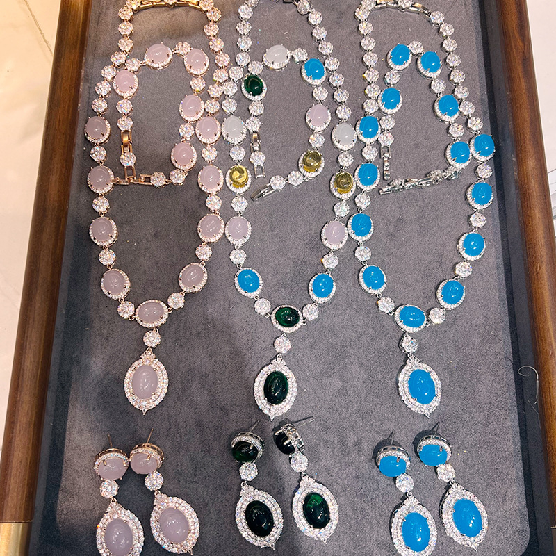 Bakreni set nakita — VIVENTE, elektroplatirano, ogrlica + naušnice + ručni dodaci, retro stil