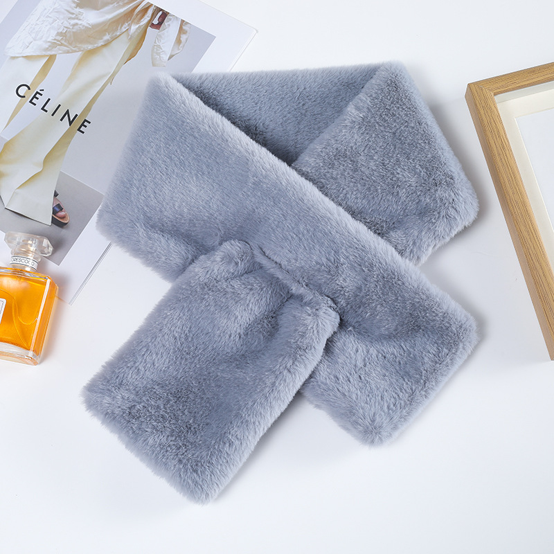 Šalle ar krustveida dizainu un kažokādas apkakli no mākslīgās Rex lapsas kažokādas (akrila materiāls; Rex lapsas imitācija; piemērots rudenim un ziemai)