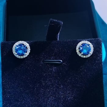 Ezüstözött ékszerkészlet mikropavé szintetikus kövekkel, hercegnői kör forma; tartalmaz fülbevalókat, nyakláncot és kézre kiegészítőket