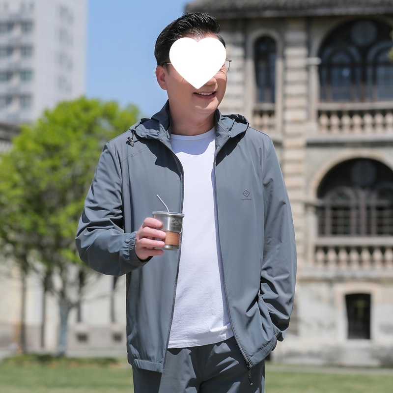 Vīriešu saules aizsardzības krekls no plānas ice-silk auduma, brīvs griezums, noņemama kapuce un rāvējslēdzējs priekšā