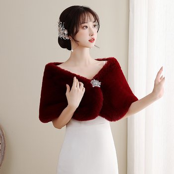 Svadbeni čongsam s krznenim kaputom - za žene; Materijal: umjetna krzno; Sezone: zima, proljeće, jesen; Stil: elegantan društveni; Porijeklo: Suzhou