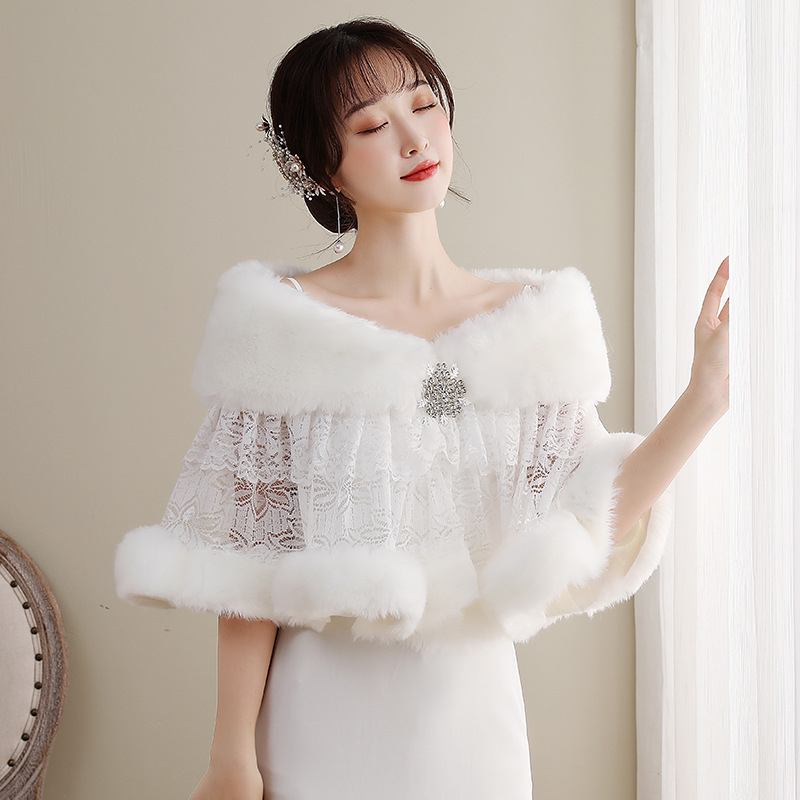 Svadbeni čongsam s krznenim kaputom - za žene; Materijal: umjetna krzno; Sezone: zima, proljeće, jesen; Stil: elegantan društveni; Porijeklo: Suzhou