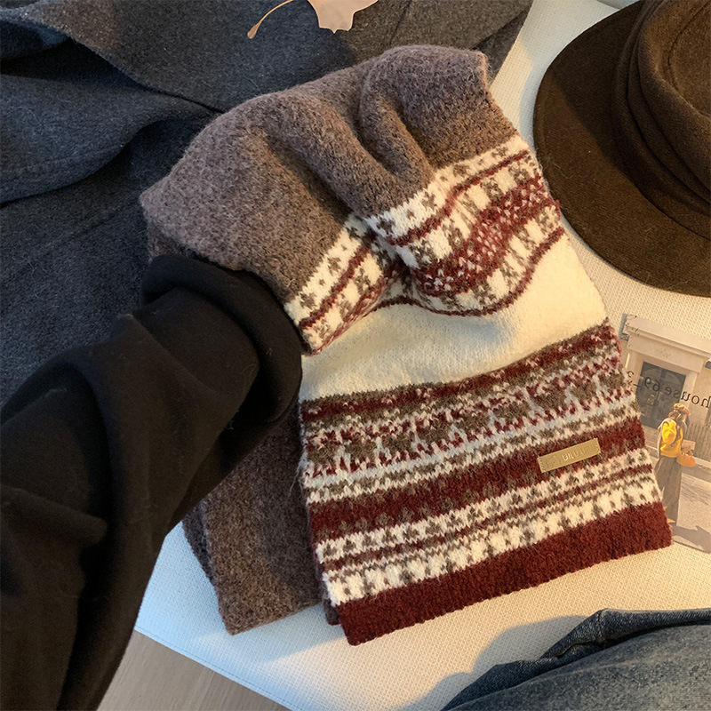 Pleteni vuneni šal — ravno pletenje, zadržava toplinu, zima, književno retro stil