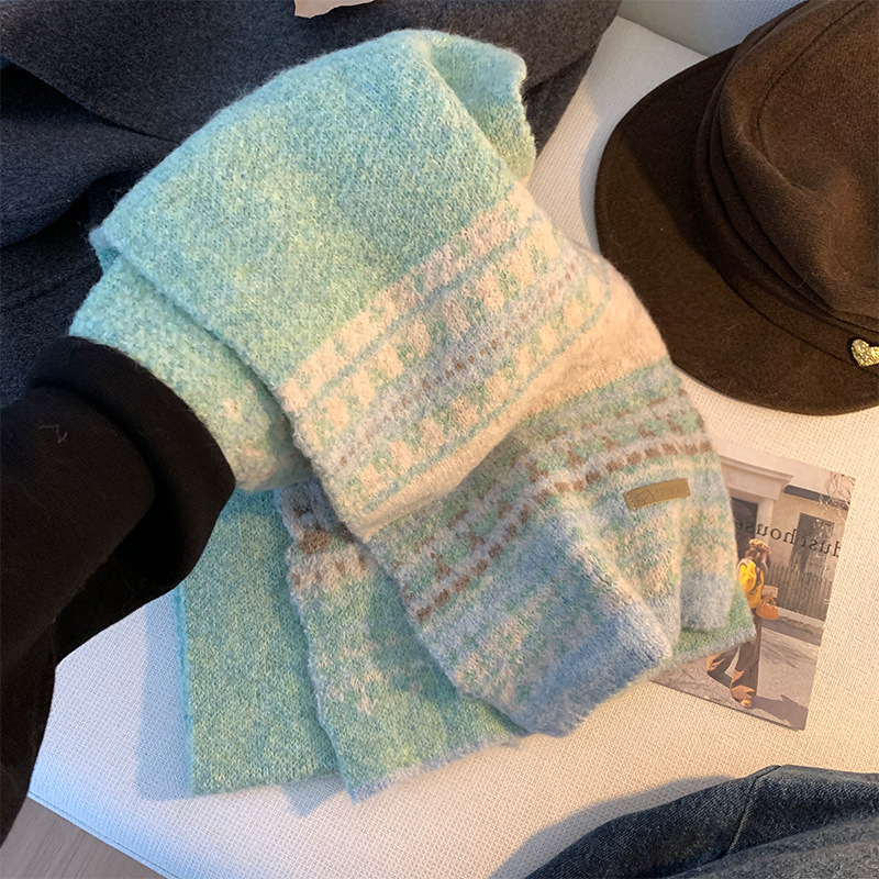 Pleteni vuneni šal — ravno pletenje, zadržava toplinu, zima, književno retro stil