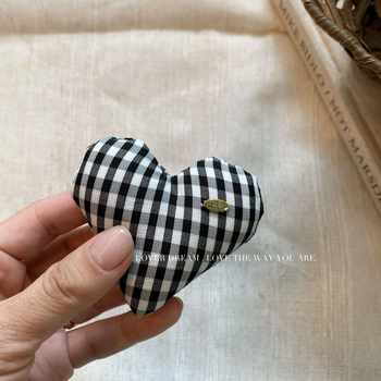 Srca oblika broš s elektroplatiranim premazom, mješani materijali, korejski stil, dvostruka upotreba, zima 2024