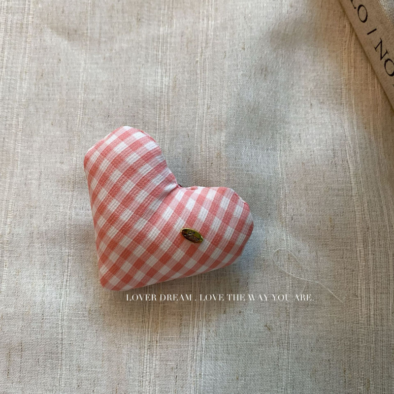 Srca oblika broš s elektroplatiranim premazom, mješani materijali, korejski stil, dvostruka upotreba, zima 2024