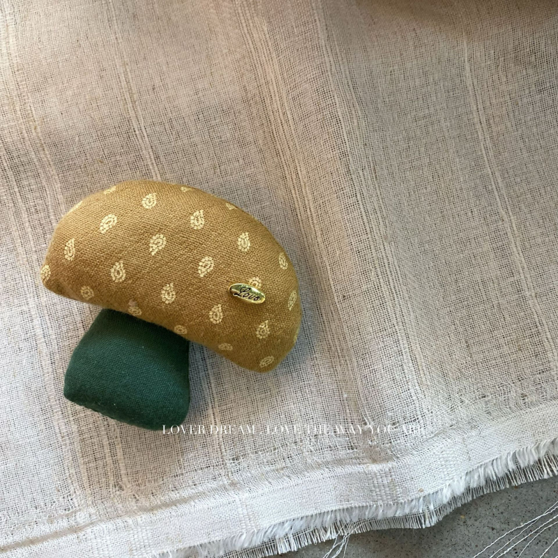 Srca oblika broš s elektroplatiranim premazom, mješani materijali, korejski stil, dvostruka upotreba, zima 2024