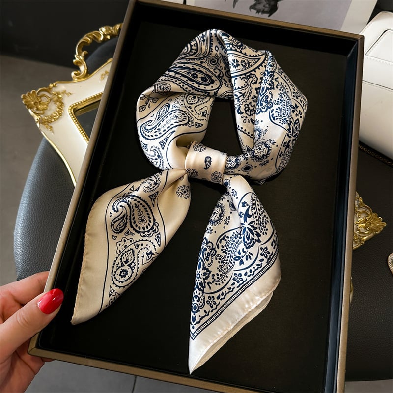 Esarfa pătrată din satin chiffon, țesătură simplă, accesoriu de modă elegant și versatil, lansare primăvara 2025