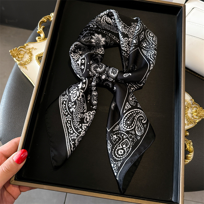 Esarfa pătrată din satin chiffon, țesătură simplă, accesoriu de modă elegant și versatil, lansare primăvara 2025