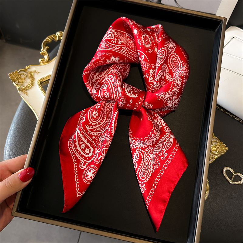 Esarfa pătrată din satin chiffon, țesătură simplă, accesoriu de modă elegant și versatil, lansare primăvara 2025