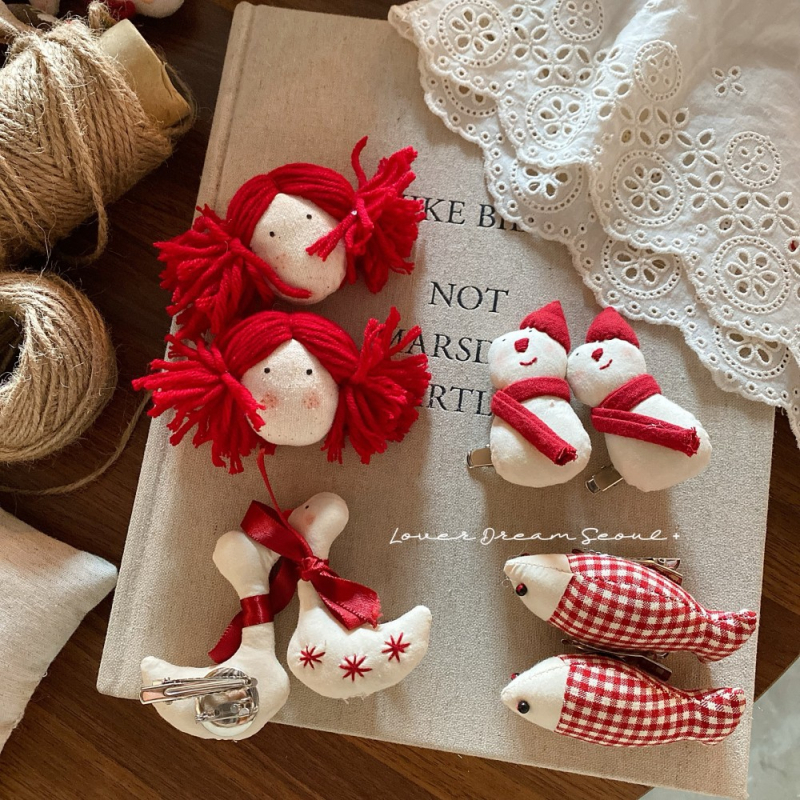 Broš za odjeću – ručno izrađeni, mješavina materijala, motiv mačice i djevojčice, korejski stil, dvostruka upotreba