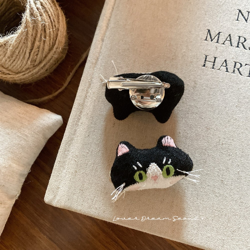 Broš za odjeću – ručno izrađeni, mješavina materijala, motiv mačice i djevojčice, korejski stil, dvostruka upotreba