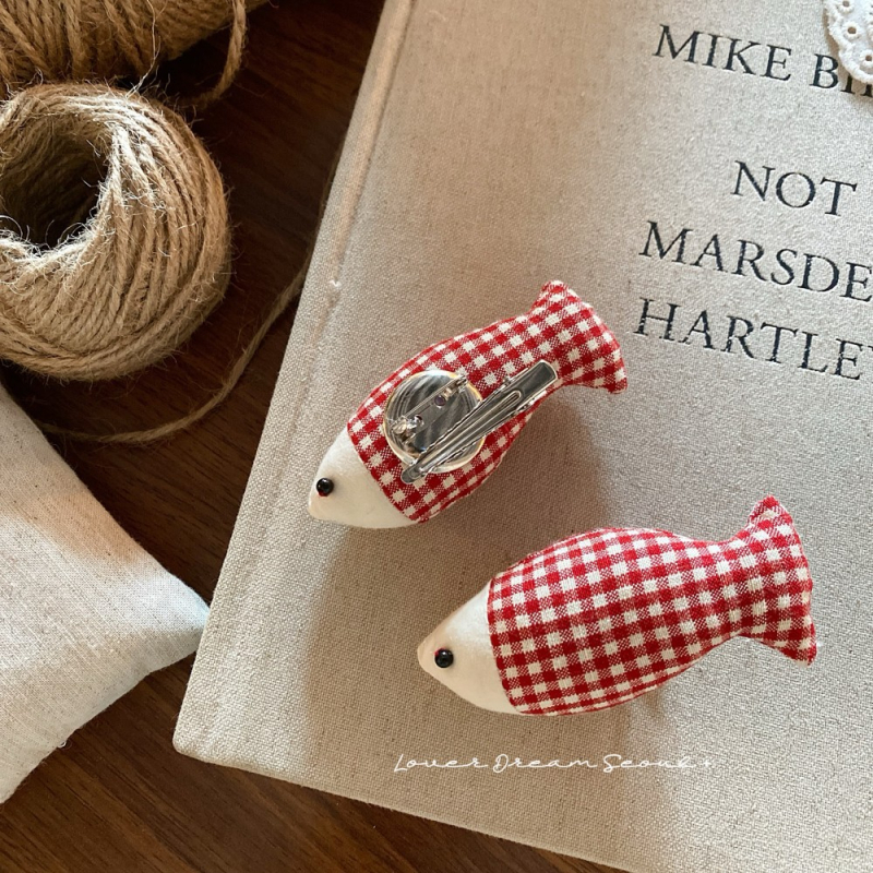 Broš za odjeću – ručno izrađeni, mješavina materijala, motiv mačice i djevojčice, korejski stil, dvostruka upotreba