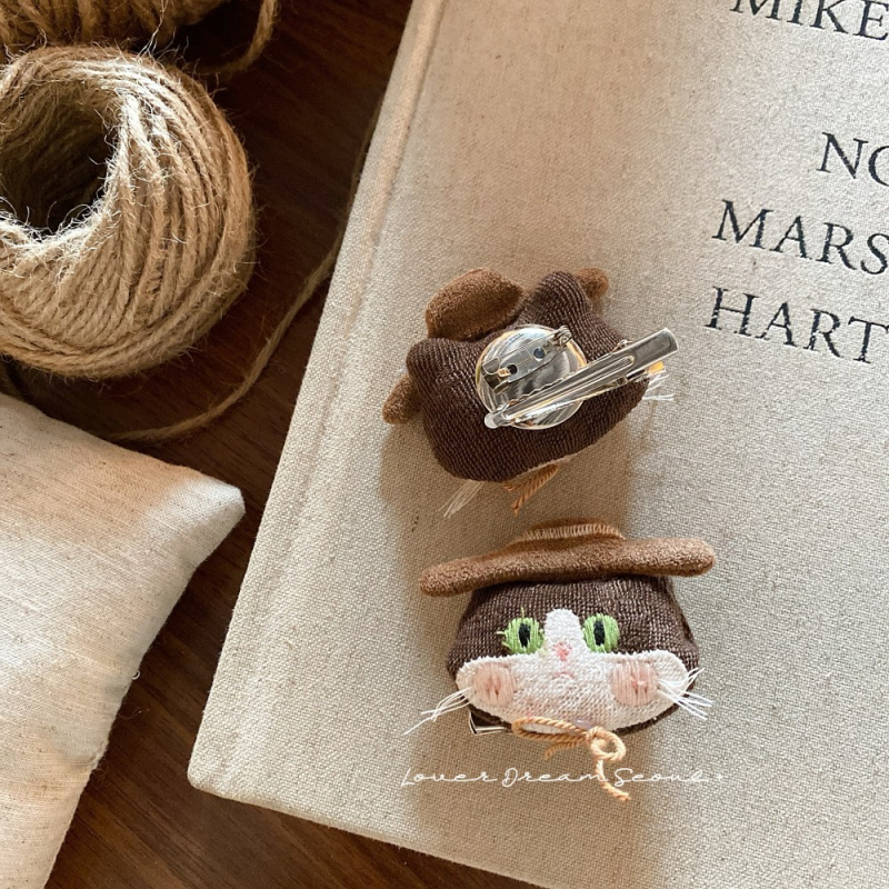 Broš za odjeću – ručno izrađeni, mješavina materijala, motiv mačice i djevojčice, korejski stil, dvostruka upotreba