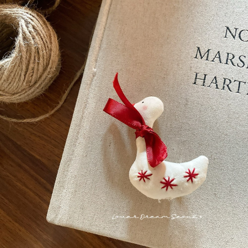 Broš za odjeću – ručno izrađeni, mješavina materijala, motiv mačice i djevojčice, korejski stil, dvostruka upotreba