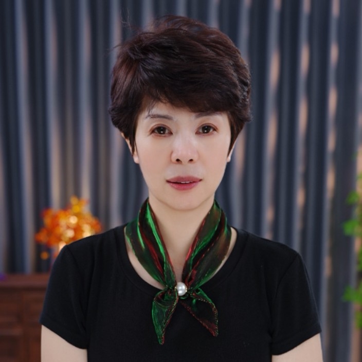 Τριγωνικό φουλάρι λαιμού για την άνοιξη — ύφασμα πολυεστέρα πάνω από 96%, ευέλικτο και κομψό αξεσουάρ μόδας.