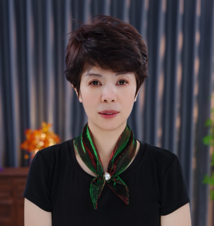 Τριγωνικό φουλάρι λαιμού για την άνοιξη — ύφασμα πολυεστέρα πάνω από 96%, ευέλικτο και κομψό αξεσουάρ μόδας.