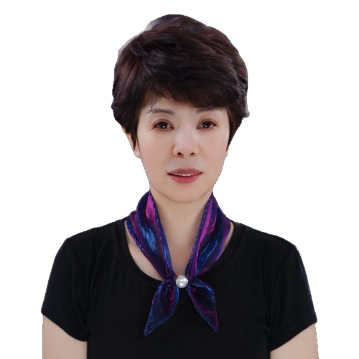 Τριγωνικό φουλάρι λαιμού για την άνοιξη — ύφασμα πολυεστέρα πάνω από 96%, ευέλικτο και κομψό αξεσουάρ μόδας.