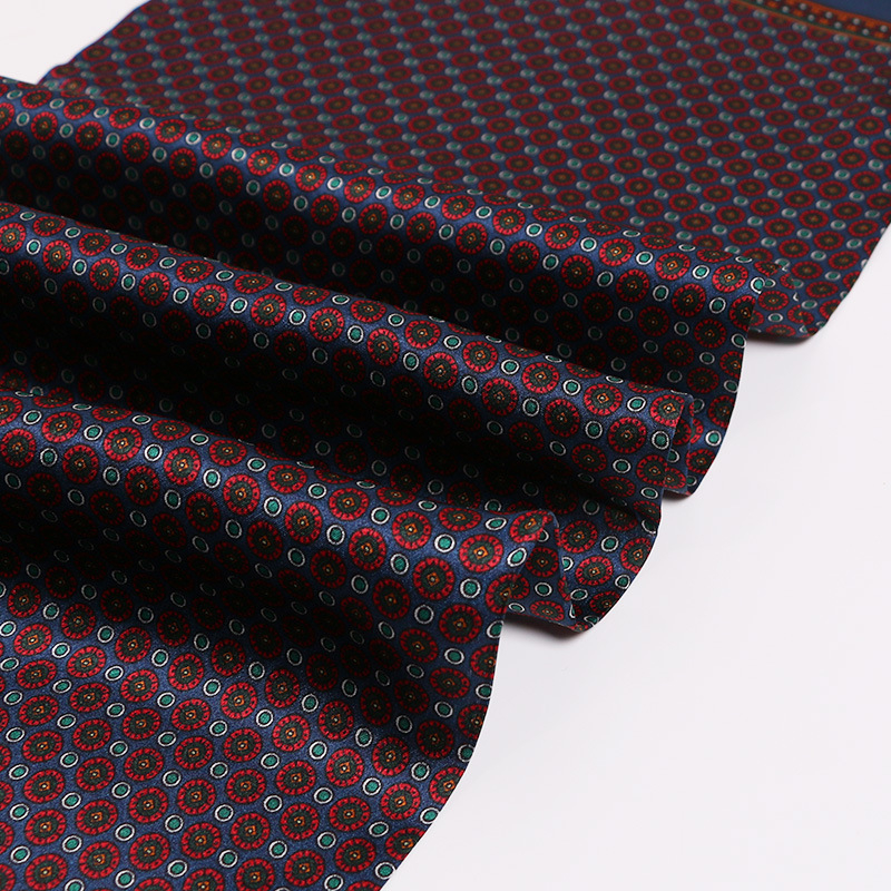 Мъжки шал от коприна, сатенена тъкан, размери 158 × 26 см, 100% коприна, флорална шарка с пръскане, есен 2024