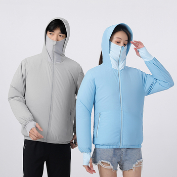 Kapučve viegla neilona jaka ar iebūvētu dzesēšanas ventilatoru, brīvā piegriezuma, UV aizsardzība 30, rāvējslēdzēja kabatas