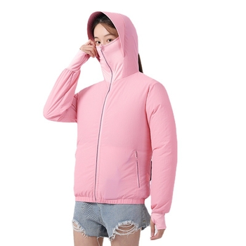 Kapučve viegla neilona jaka ar iebūvētu dzesēšanas ventilatoru, brīvā piegriezuma, UV aizsardzība 30, rāvējslēdzēja kabatas