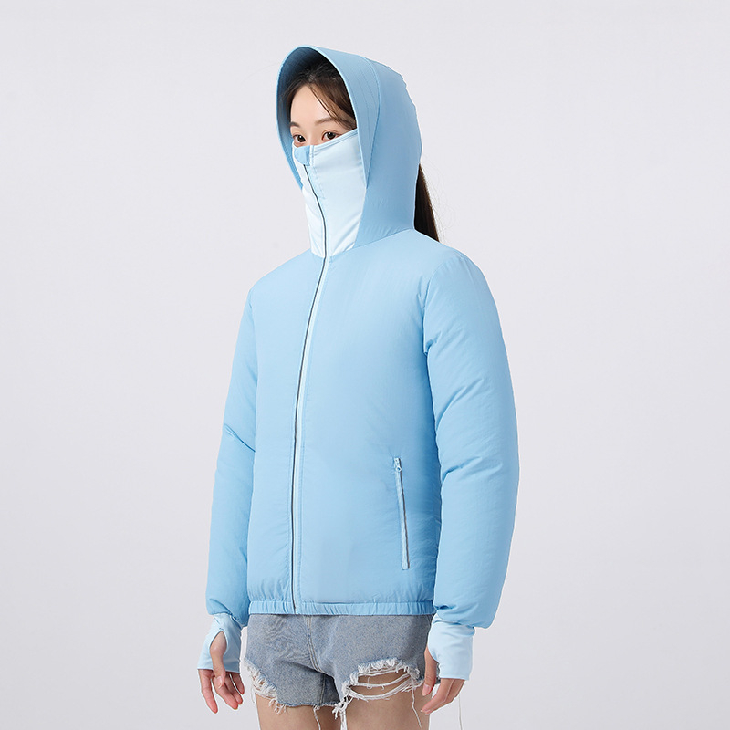 Kapučve viegla neilona jaka ar iebūvētu dzesēšanas ventilatoru, brīvā piegriezuma, UV aizsardzība 30, rāvējslēdzēja kabatas