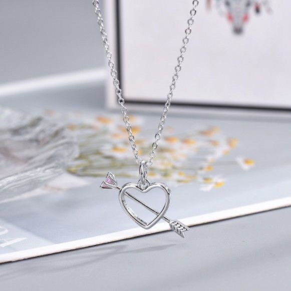 Ötvözetből készült szívmedálos nyaklánc, hullámmintás lánccal, hossz 41–50 cm, elektroplatált