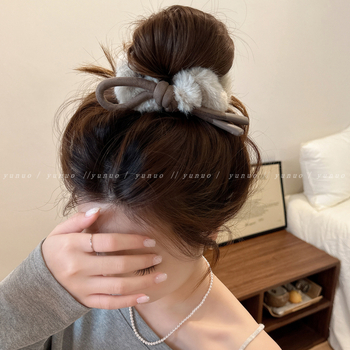 Gumica za rep – Ze system, ručna izrada, mješavina materijala, proljeće 2025, korejski stil