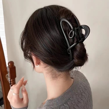 Akrilna klipsa za kosu s šupljim srcem, grip tip, završni premaz pečenim lakom