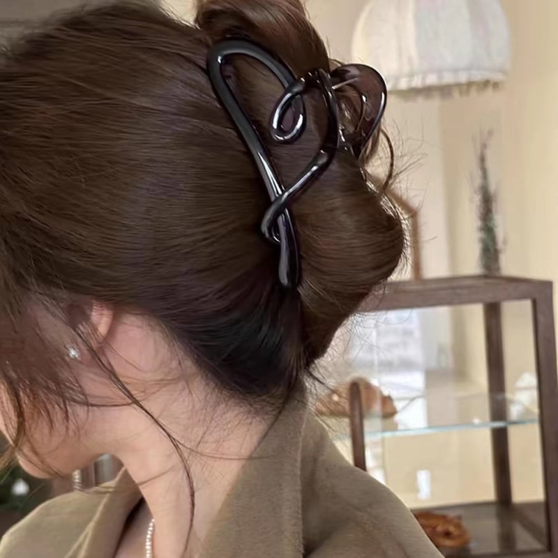 Akrilna klipsa za kosu s šupljim srcem, grip tip, završni premaz pečenim lakom