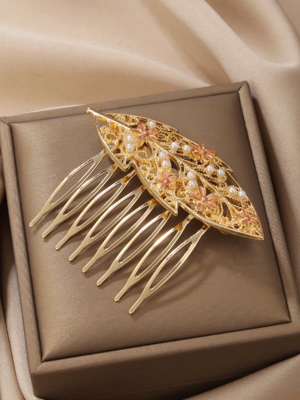 Matu ķemme kronas formā – saka, elektroplatinga apdare, sieviešu modes, ziemas 2025