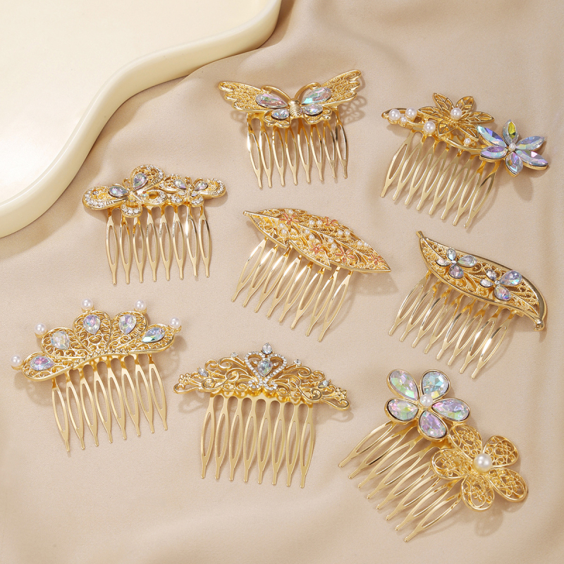 Matu ķemme kronas formā – saka, elektroplatinga apdare, sieviešu modes, ziemas 2025