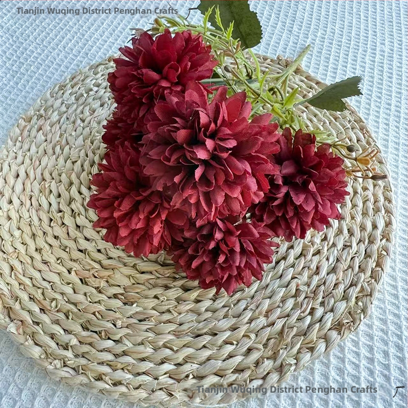 Penghan dirbtinis 6 galvų krizantemų puokštė su vienu kotu, mažas puokštė; medžiagos: plastikas, šilko gėlės, poliesterio audinys; vestuvėms, namų dekorui, nuotraukų rekvizitams