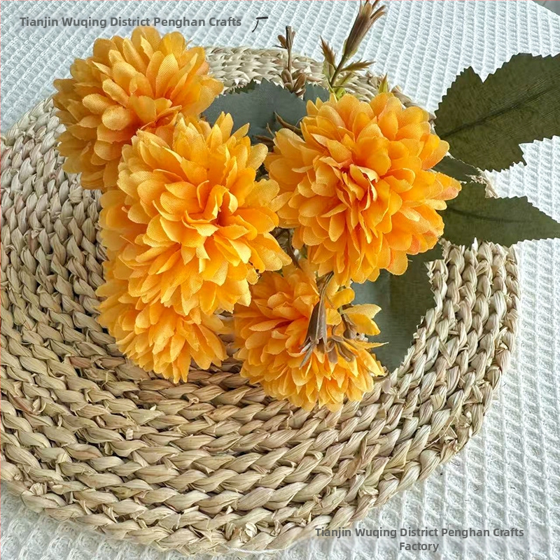 Penghan dirbtinis 6 galvų krizantemų puokštė su vienu kotu, mažas puokštė; medžiagos: plastikas, šilko gėlės, poliesterio audinys; vestuvėms, namų dekorui, nuotraukų rekvizitams