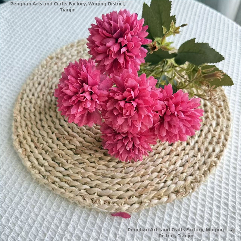 Penghan dirbtinis 6 galvų krizantemų puokštė su vienu kotu, mažas puokštė; medžiagos: plastikas, šilko gėlės, poliesterio audinys; vestuvėms, namų dekorui, nuotraukų rekvizitams