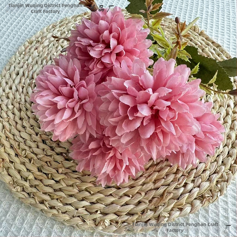 Penghan dirbtinis 6 galvų krizantemų puokštė su vienu kotu, mažas puokštė; medžiagos: plastikas, šilko gėlės, poliesterio audinys; vestuvėms, namų dekorui, nuotraukų rekvizitams