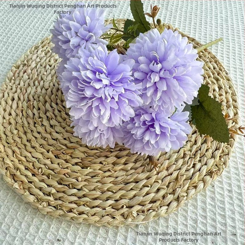 Penghan dirbtinis 6 galvų krizantemų puokštė su vienu kotu, mažas puokštė; medžiagos: plastikas, šilko gėlės, poliesterio audinys; vestuvėms, namų dekorui, nuotraukų rekvizitams