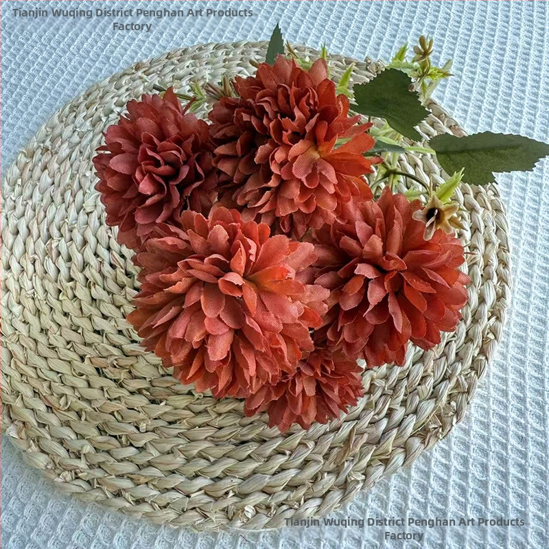 Penghan dirbtinis 6 galvų krizantemų puokštė su vienu kotu, mažas puokštė; medžiagos: plastikas, šilko gėlės, poliesterio audinys; vestuvėms, namų dekorui, nuotraukų rekvizitams