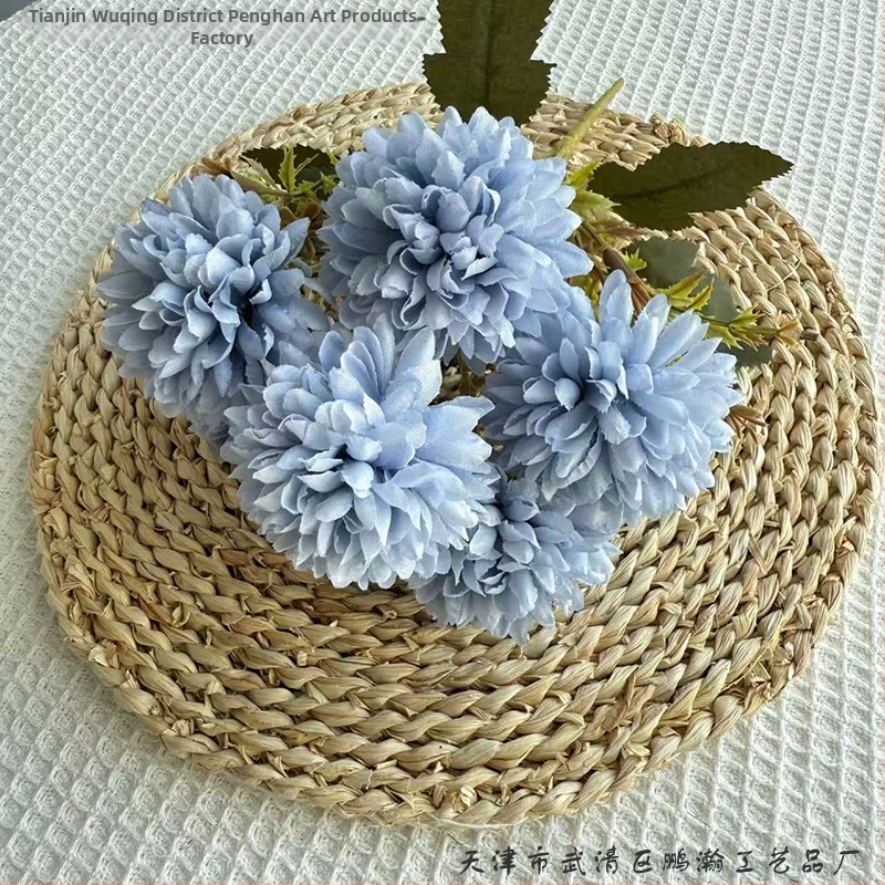 Penghan dirbtinis 6 galvų krizantemų puokštė su vienu kotu, mažas puokštė; medžiagos: plastikas, šilko gėlės, poliesterio audinys; vestuvėms, namų dekorui, nuotraukų rekvizitams