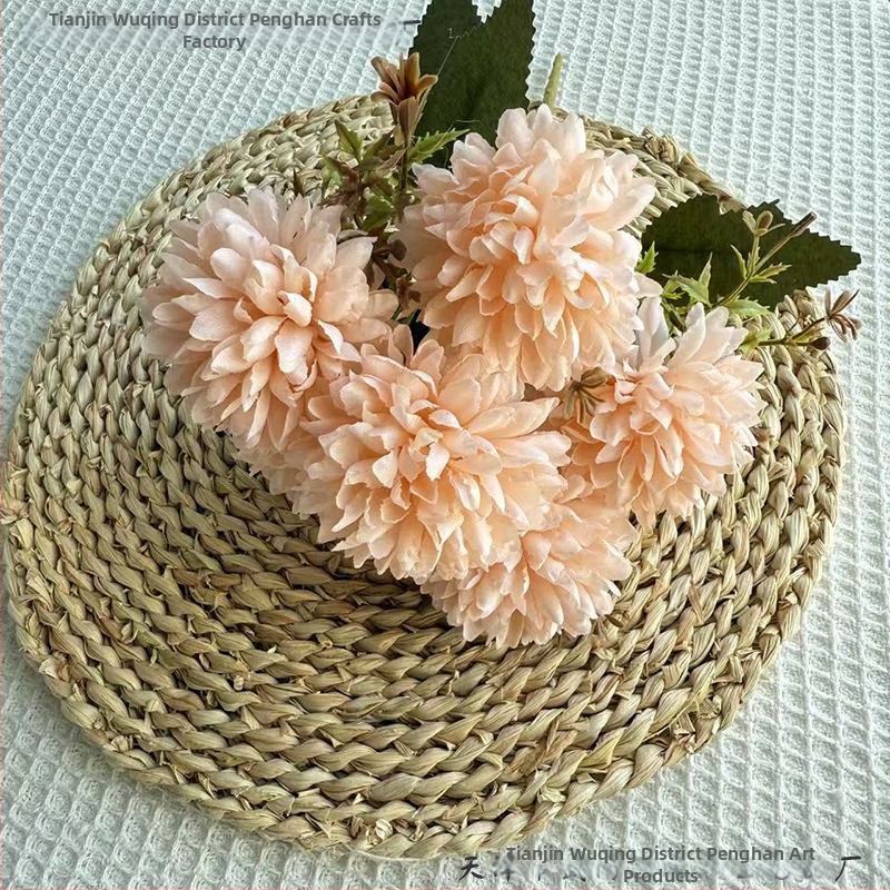 Penghan dirbtinis 6 galvų krizantemų puokštė su vienu kotu, mažas puokštė; medžiagos: plastikas, šilko gėlės, poliesterio audinys; vestuvėms, namų dekorui, nuotraukų rekvizitams