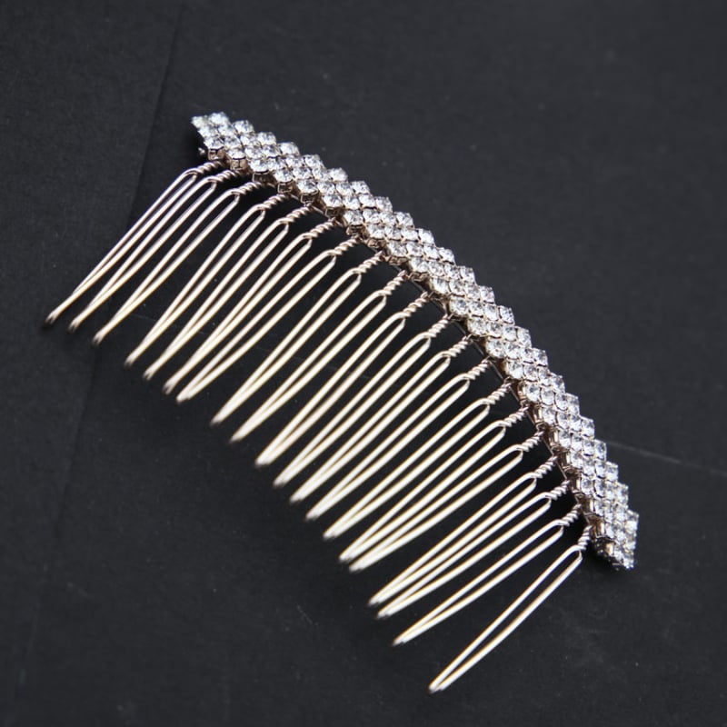 Matu ķemme A058 ar pērļu loku un dimantiem — sakausējuma pamats, loka stils, dimantu apstrāde, dimantu kristāli