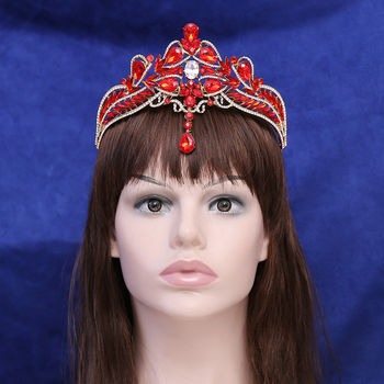 Nevjesta u Hepburn stilu, barokna tiara s kristalima u obliku srca, pogodna za rođendan i europsko retro vjenčanje.