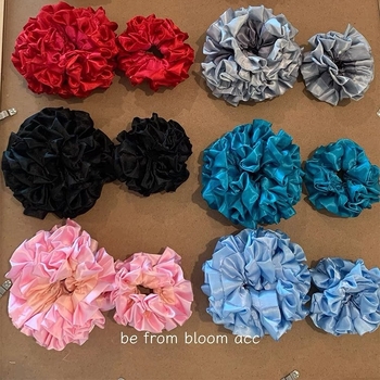 Elastic pentru păr cu minge de flori – satin plisat, stil coreean, elastic, plastic